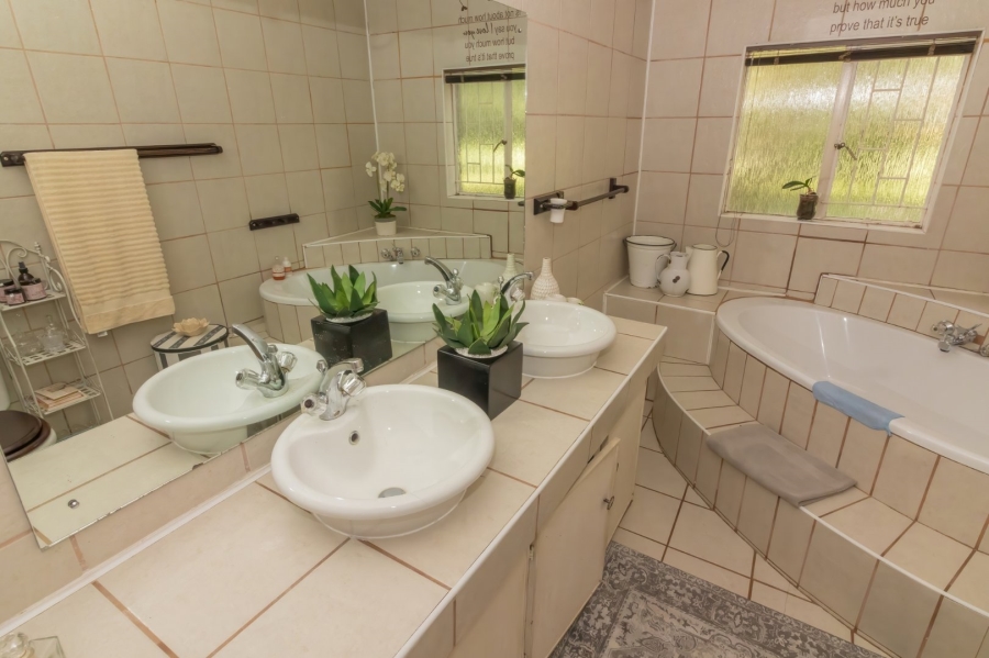 4 Bedroom Property for Sale in Wilgenhof Free State